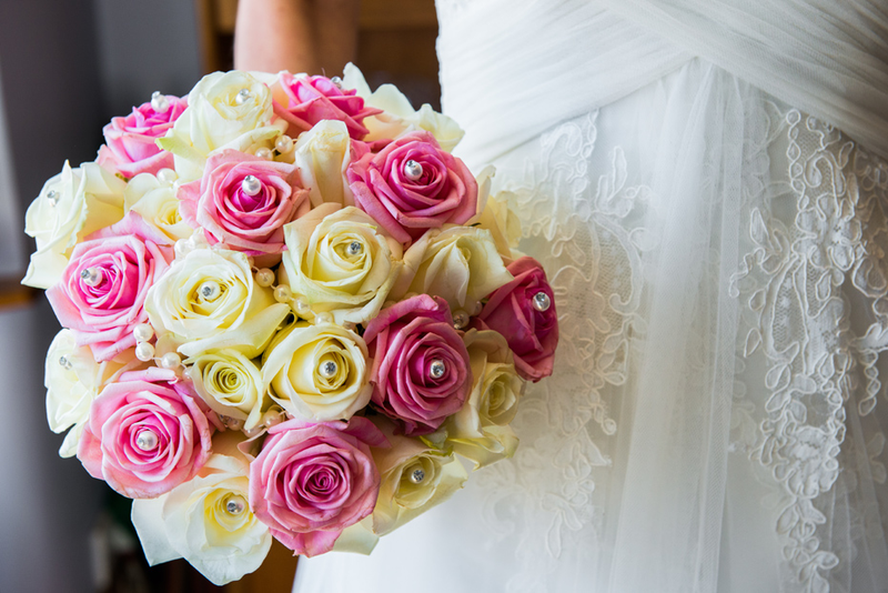 Illustration for article titled The most effective flowers to expand for a wedding celebration bouquet